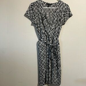 Banana Republic vacation dress. Black and white geometric print. Size small.